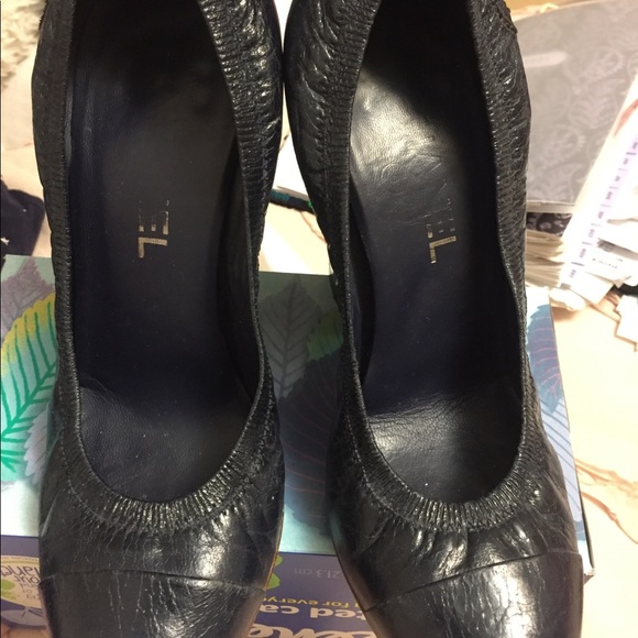 Authentic CHANEL  genuine leather shoes - used - Picture 3 of 10